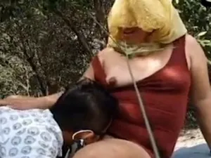 Cặp vợ yêu anh xã dâm quay clip sex trong rừng