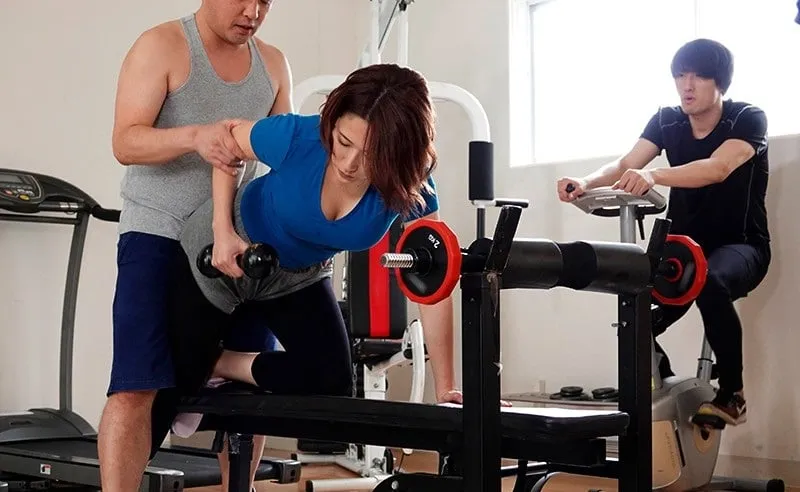 Ông xã phát hiện vợ yêu vụng trộm với huấn luyện viên thể hình