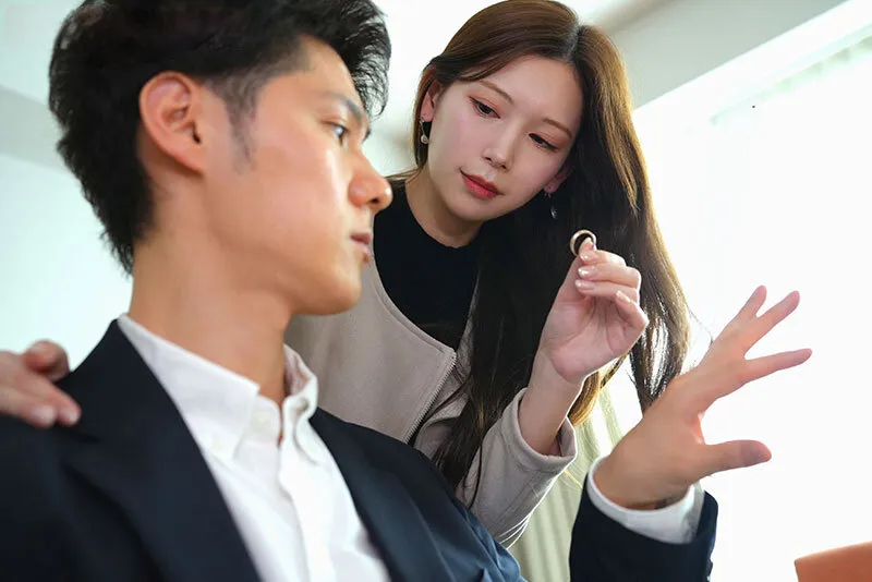 Người vợ đi đi chơi, ông chồng ở nhà bị nhỏ em vợ yêu gạ làm tình không trượt phát nào